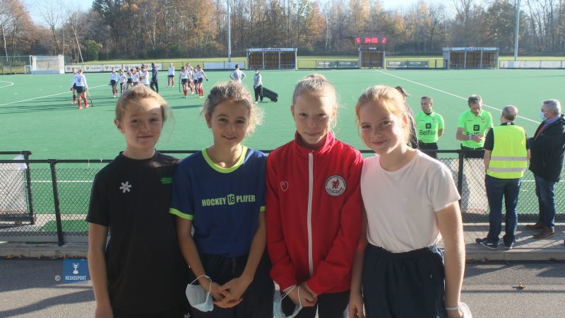 Vier U12 girls KHC Leuven uitverkoren als ballenmeisjes voor eerste vrouwenploeg