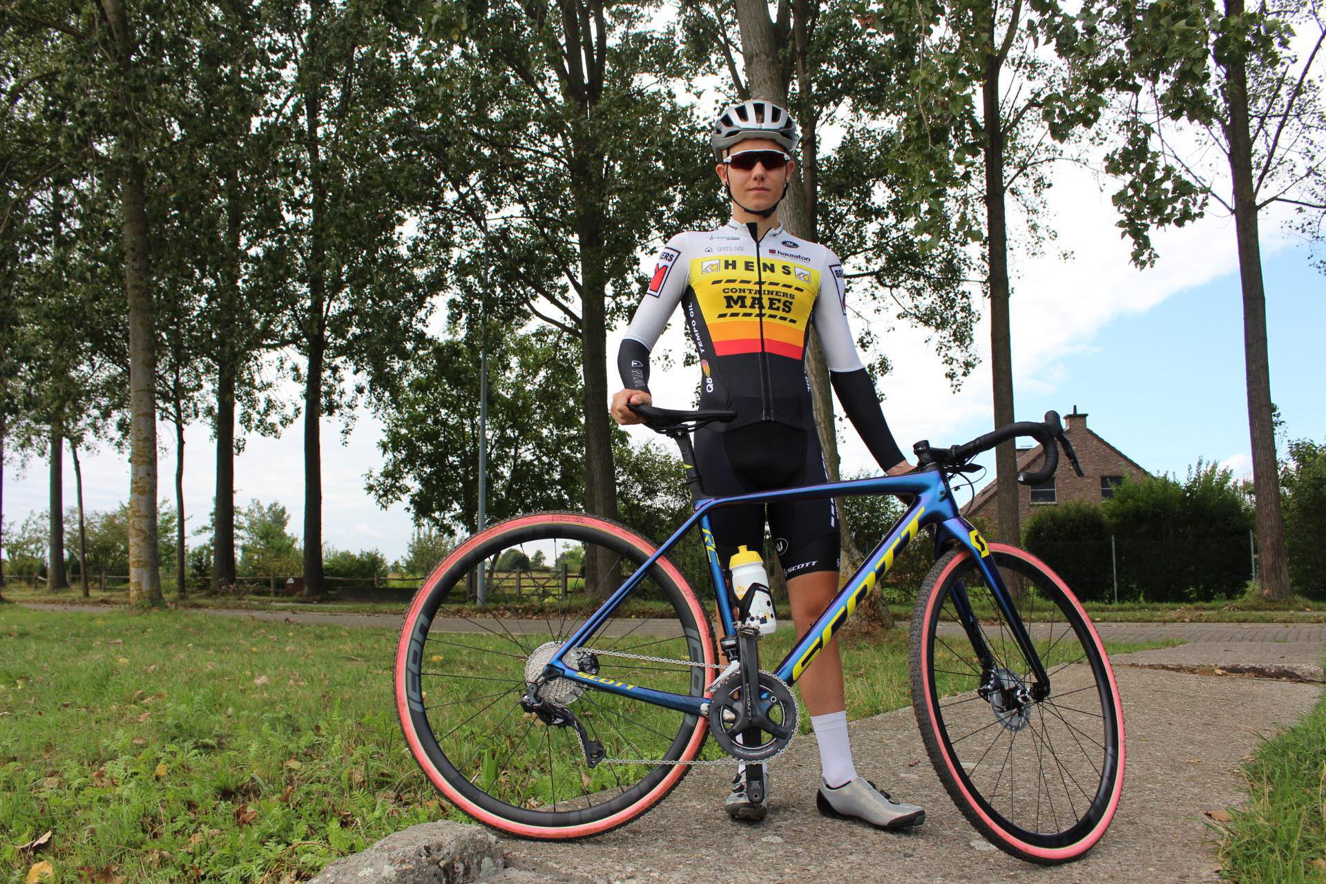 Eerstejaarsbelofte Jetze Van Campenhout zet noodgedwongen punt achter cyclocrossseizoen