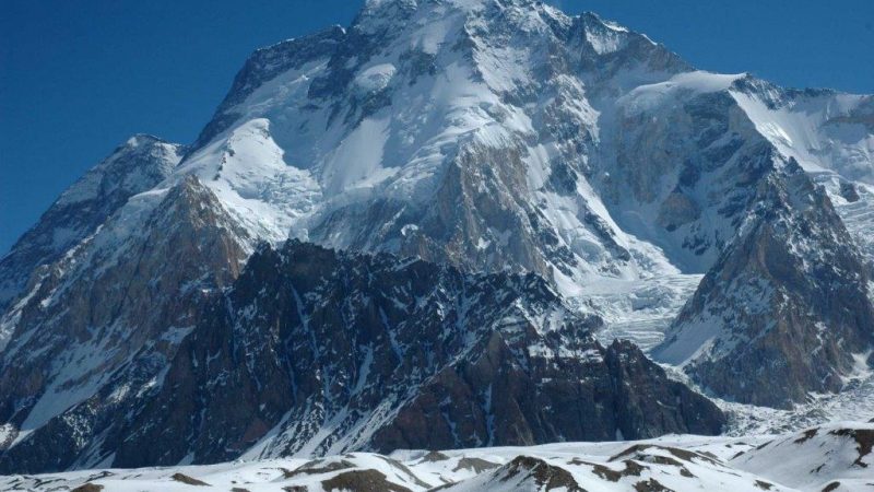 Alpinistenkoppel vertrekt op expeditie in Pakistan en zet inzamelactie op voor één van de armste regio’s ter wereld