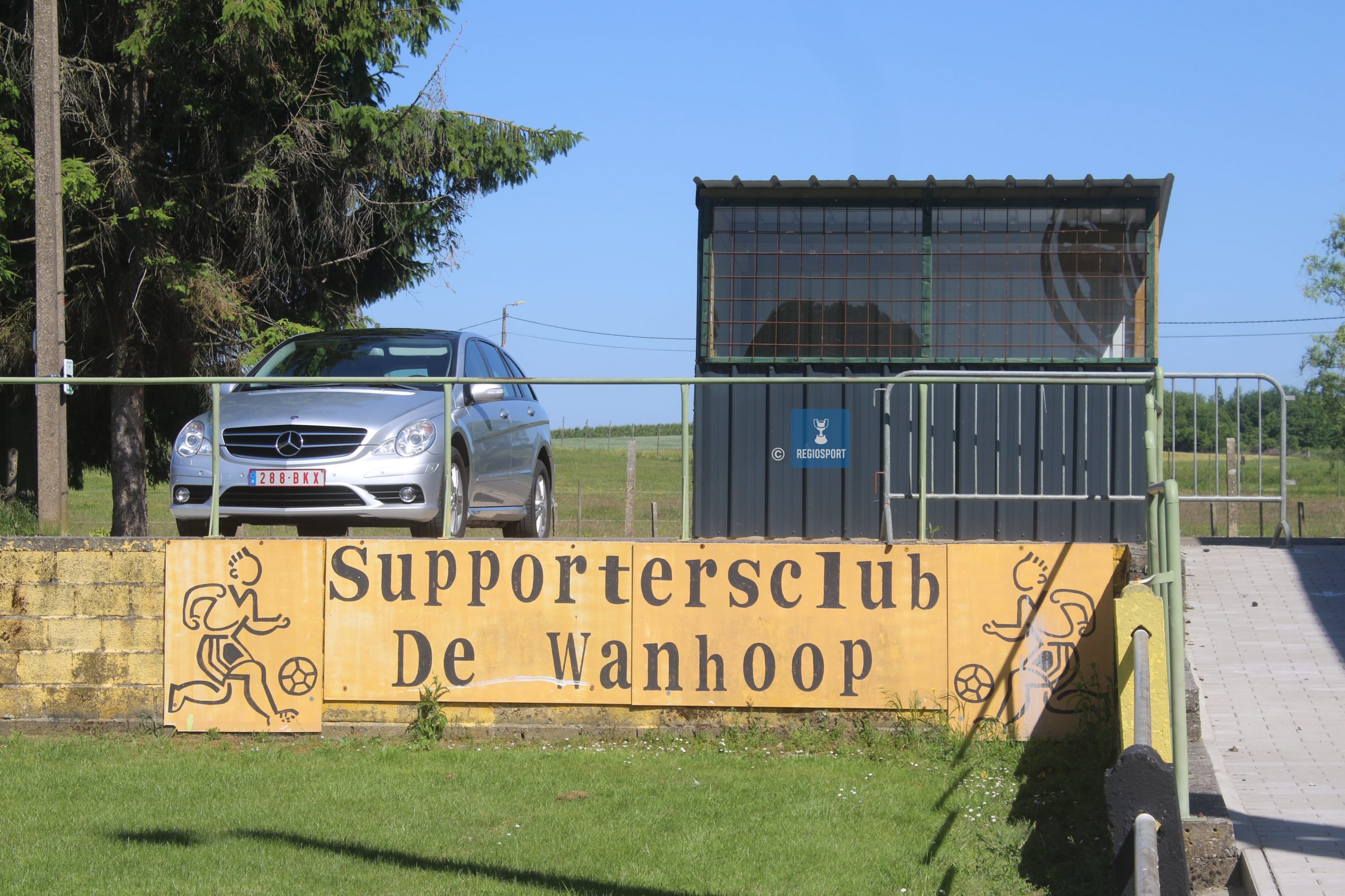 Supportersclub De Wanhoop zag hun FC Meensel-Kiezegem onder druk komen
