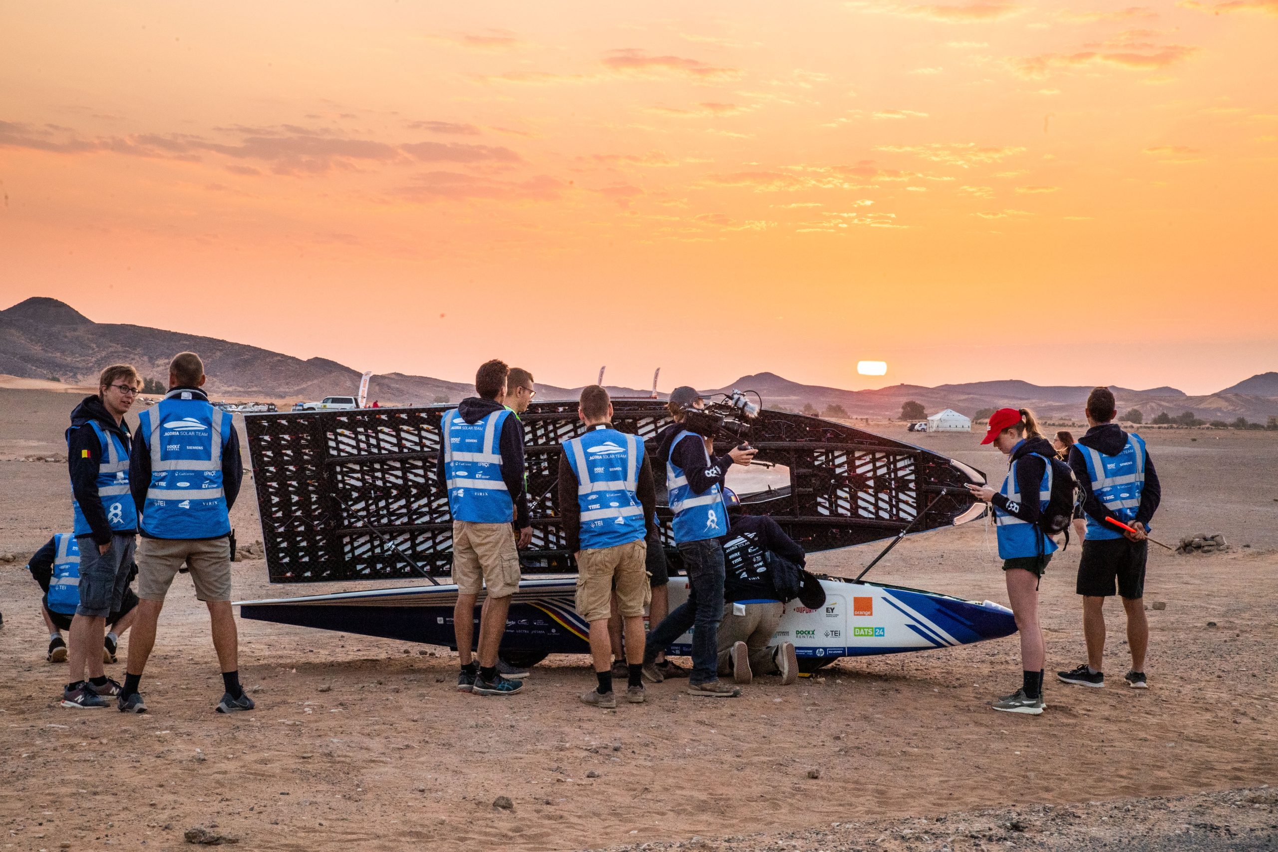 Belgisch Solar Team zakt plaatsje na hectische dag in Marokkaanse Sahara