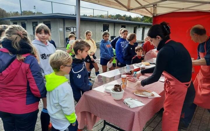 Jeugd Hasselt Stix geniet van outdoorkamp tijdens herfstvakantie