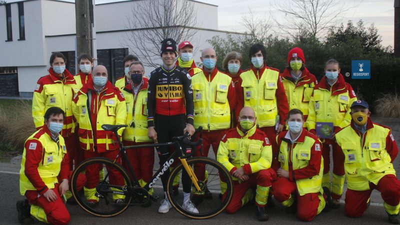 Veldritkampioen Wout Van Aert viert zevende seizoenszege in Baal met het Rode Kruis Vlaanderen!