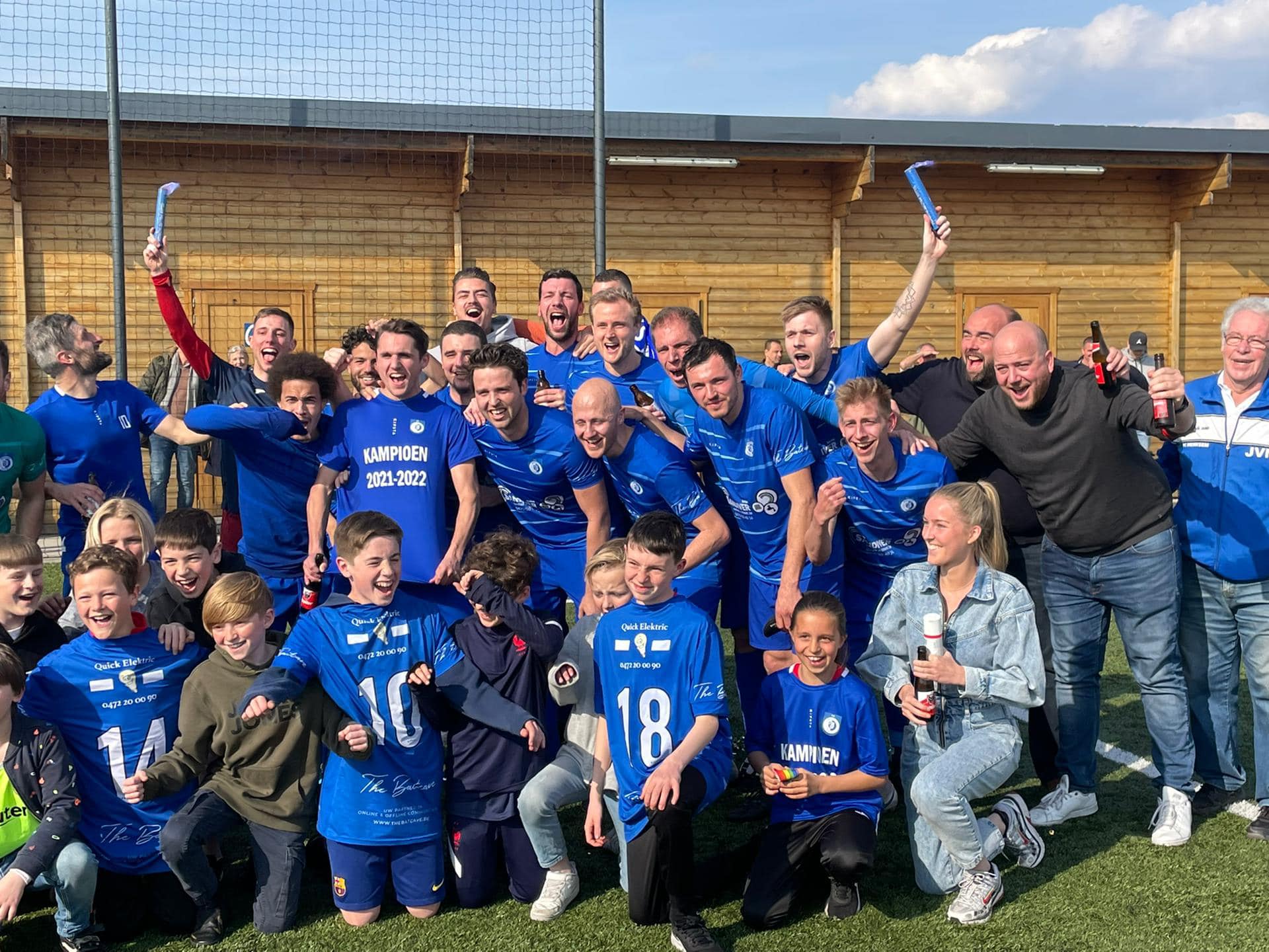 FC Merksem pakt 75 op 75 en speelt kampioen tegen tweede Ekeren-Donk