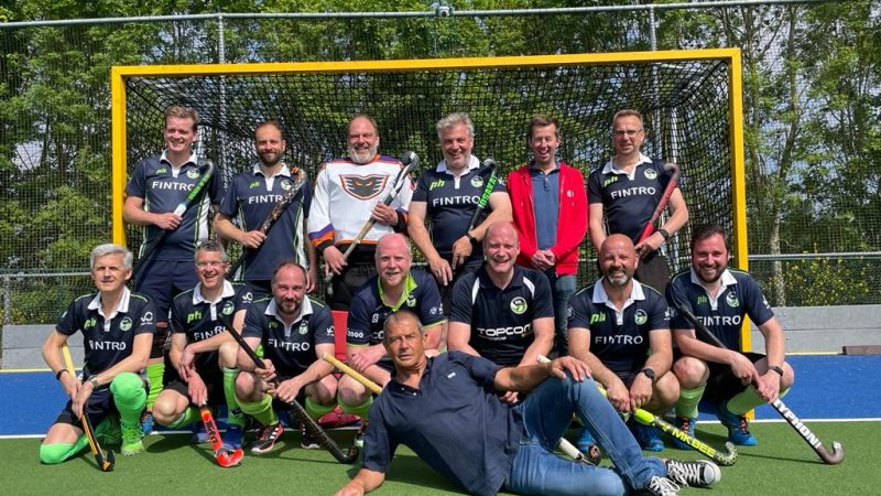 Veteranen Hockey in Hoegaarden en Namur verenigen zich in één team en spelen kampioen!
