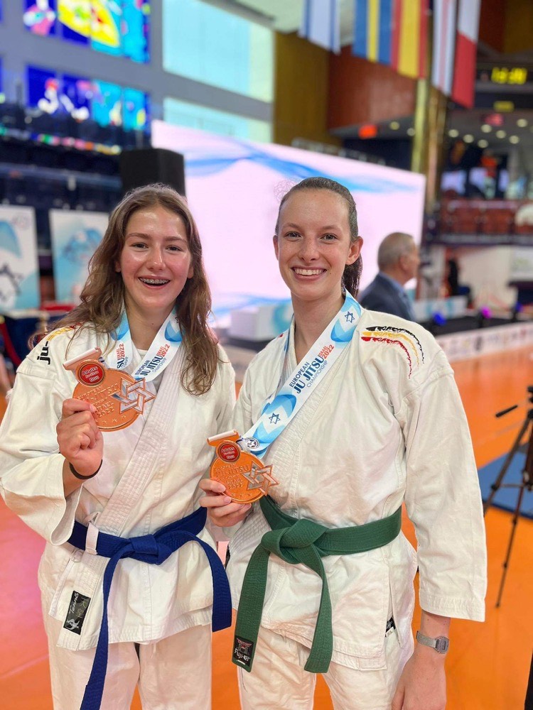 Mira Simons en Paolina Jansen-Buonsenso pakken medailles op Europese kampioenschappen