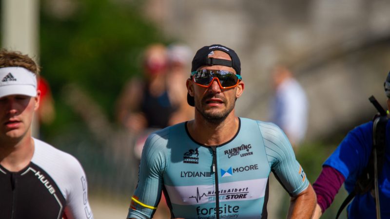 Triatleet Lukas Bosmans zegeviert in de Ironman 70.3 van Maastricht: “Had zege niet verwacht”