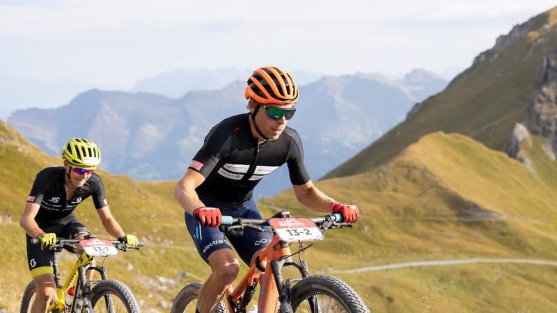 Gelegenheidsteam Frans Claes op podium in derde etappe van felbesproken Swiss Epic