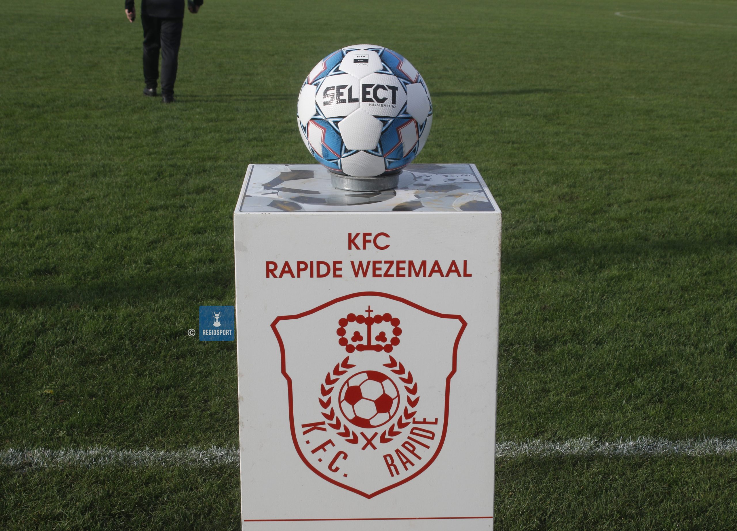 De wedstrijdbal van Rapide Wezemaal - RWL Sport in beeld