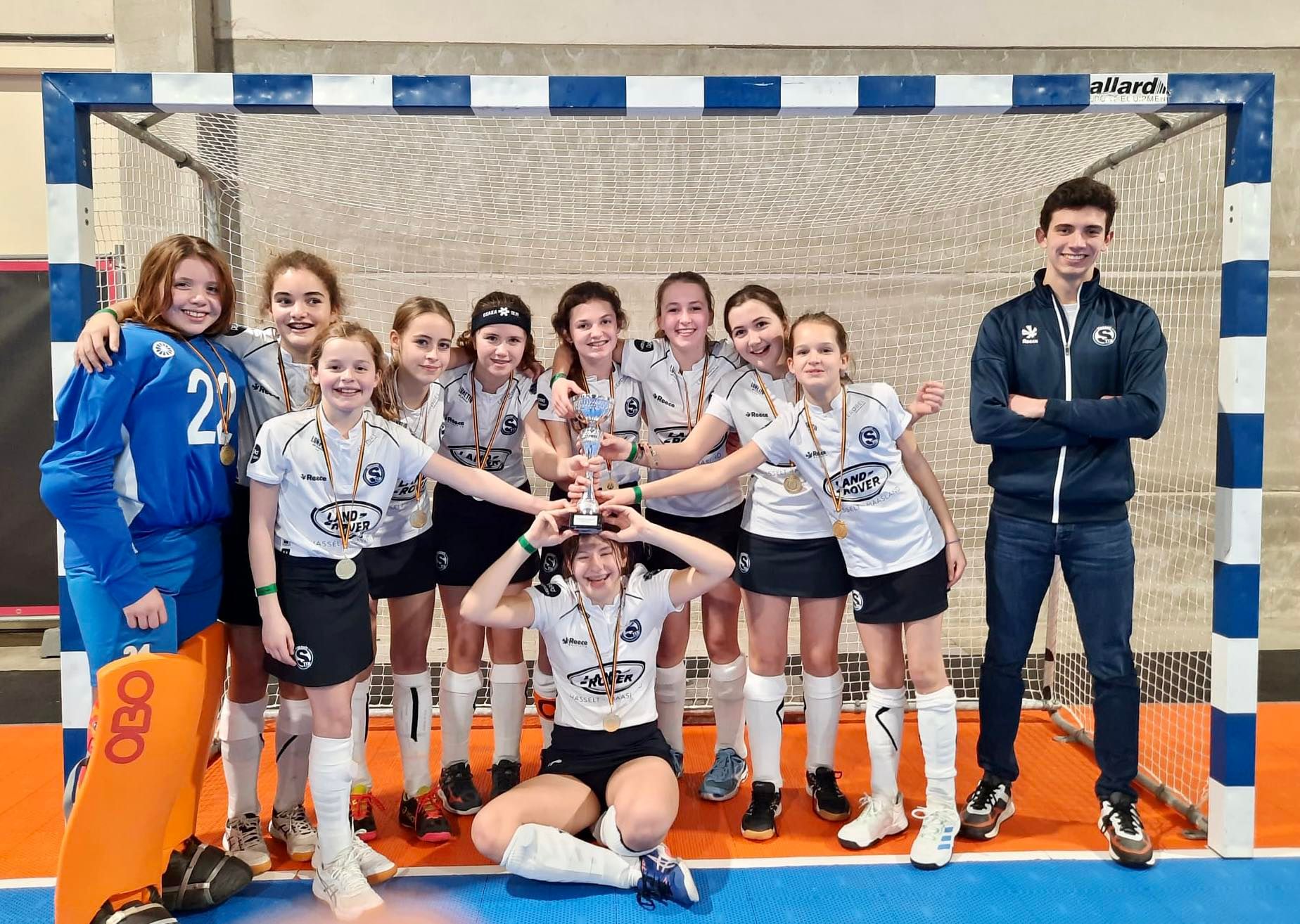 De U14 meisjes van Hasselt Stix blijven succesvol hockeyen tijdens de kerstvakantie
