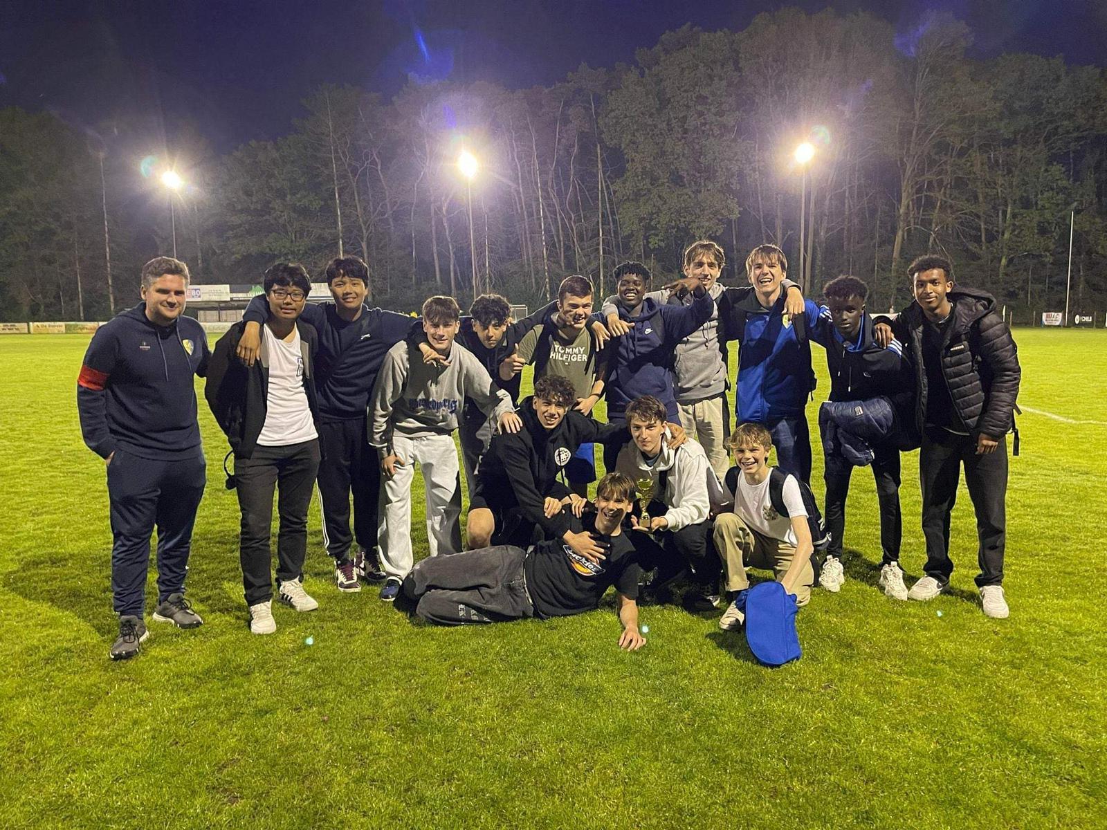 De U17 van VK Holsbeek winnen het toernooi in Baal