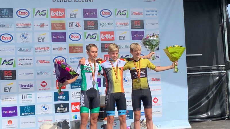 Sébastien Deprée (12) pakt goud en brons op Belgisch kampioenschap wegwielrennen in Denderleeuw