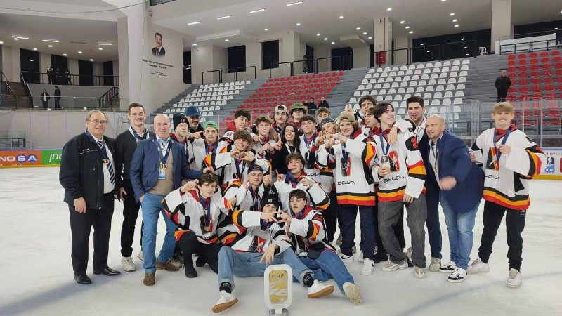 Belgische U18 wereldkampioen ijshockey in derde divisie, Leuven Chiefs vieren mee