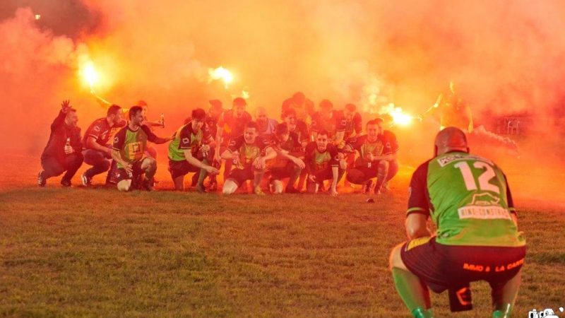 In beeld: Binkom bruist: reserven FC Binkom spelen kampioen